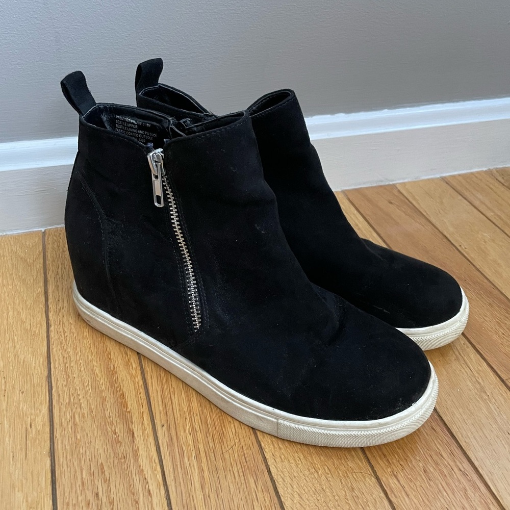 Zipper up shoes- size 8